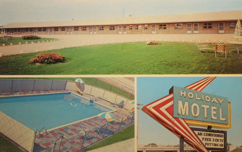 Holiday Motel - Vintage Postcard (newer photo)